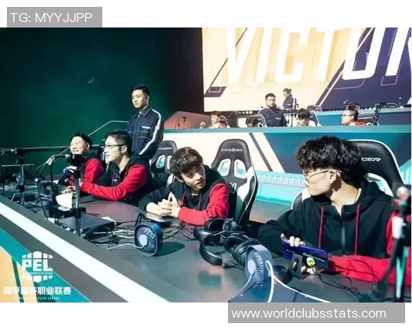 和平精英评论：分析WE战队在进攻中的优缺点与战术调整